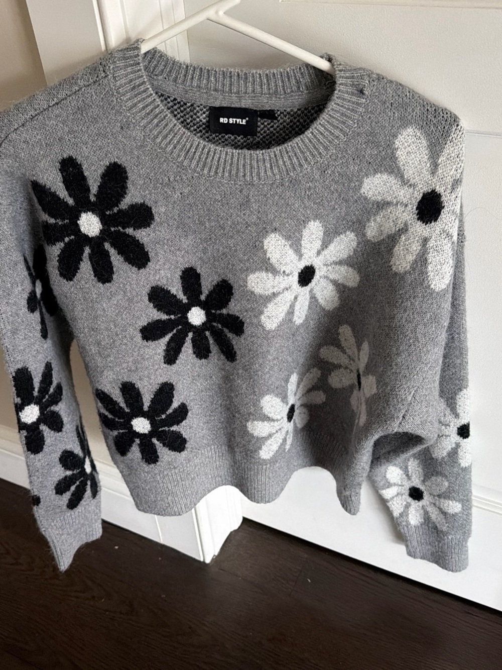 RD Style Gray Crewneck Sweater with Black and White Daisy Motif
